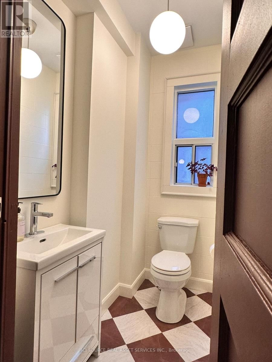 32 ALHAMBRA AVENUE Image 8