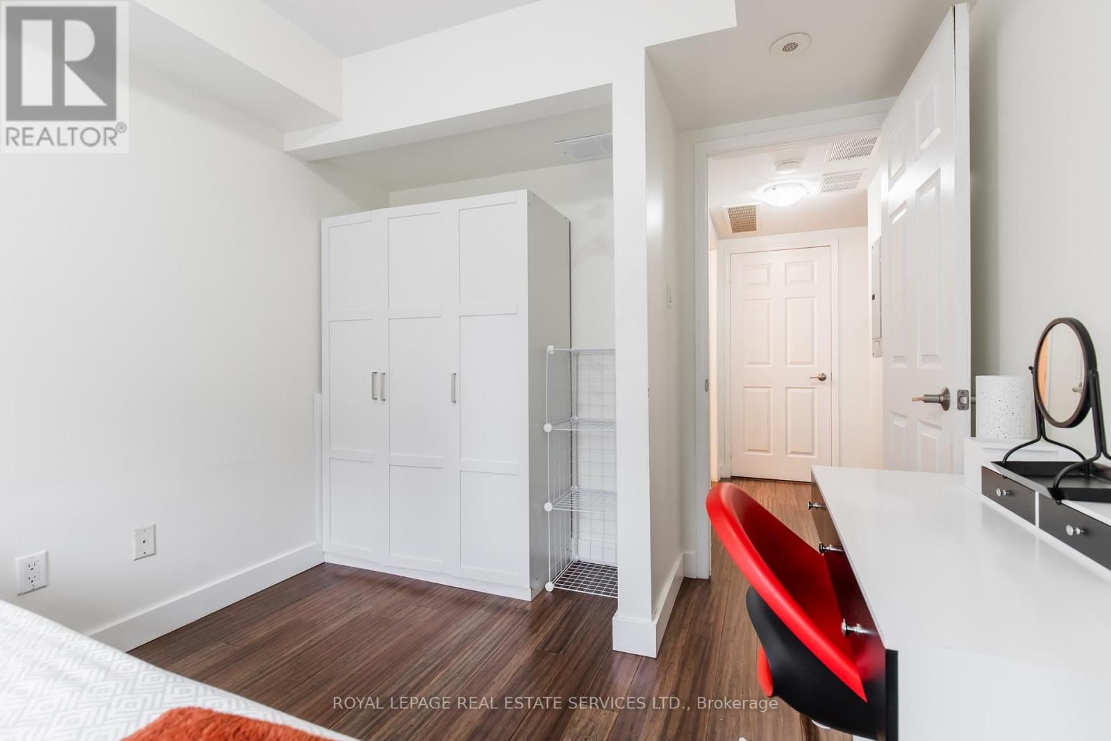 272 - 4975 SOUTHAMPTON DRIVE Image 24