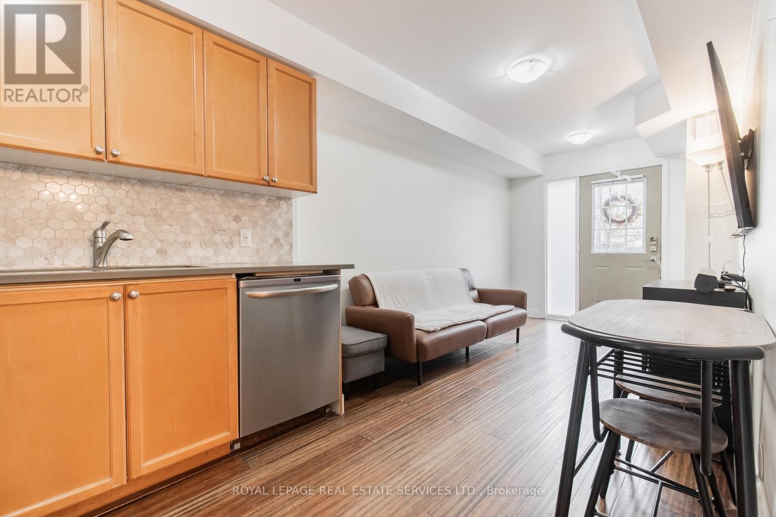 272 - 4975 SOUTHAMPTON DRIVE Image 17