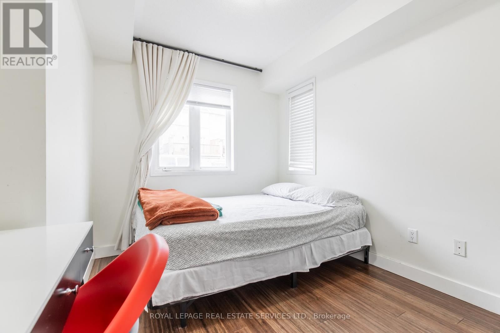 272 - 4975 SOUTHAMPTON DRIVE Image 23