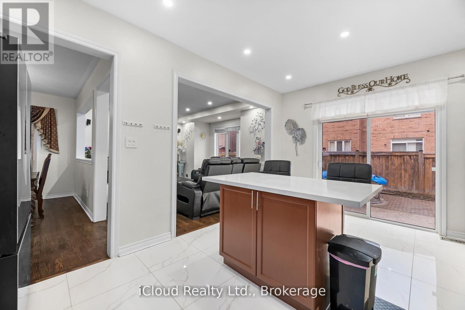 75 IRON BLOCK DRIVE Image 18