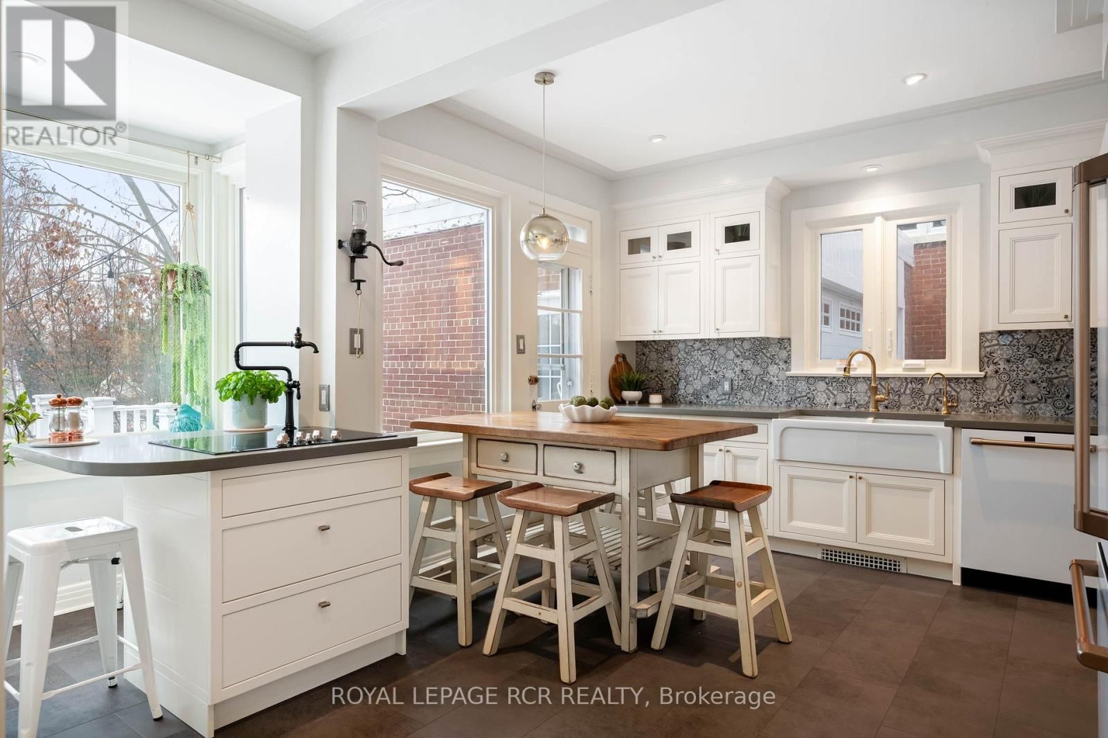 17 FIRST AVENUE Image 10