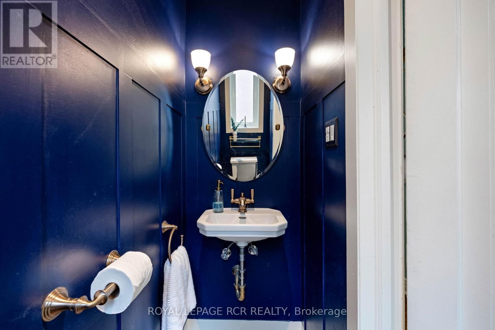 17 FIRST AVENUE Image 25