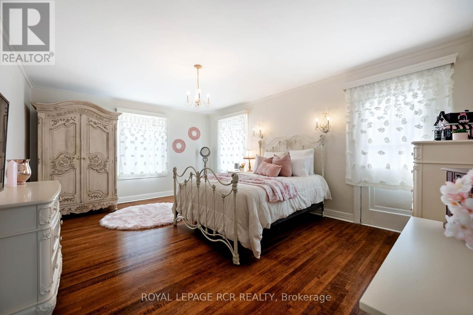 17 FIRST AVENUE Image 28