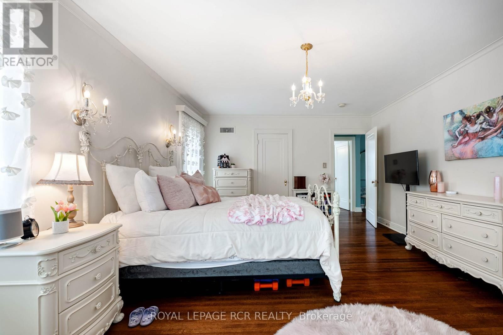 17 FIRST AVENUE Image 29