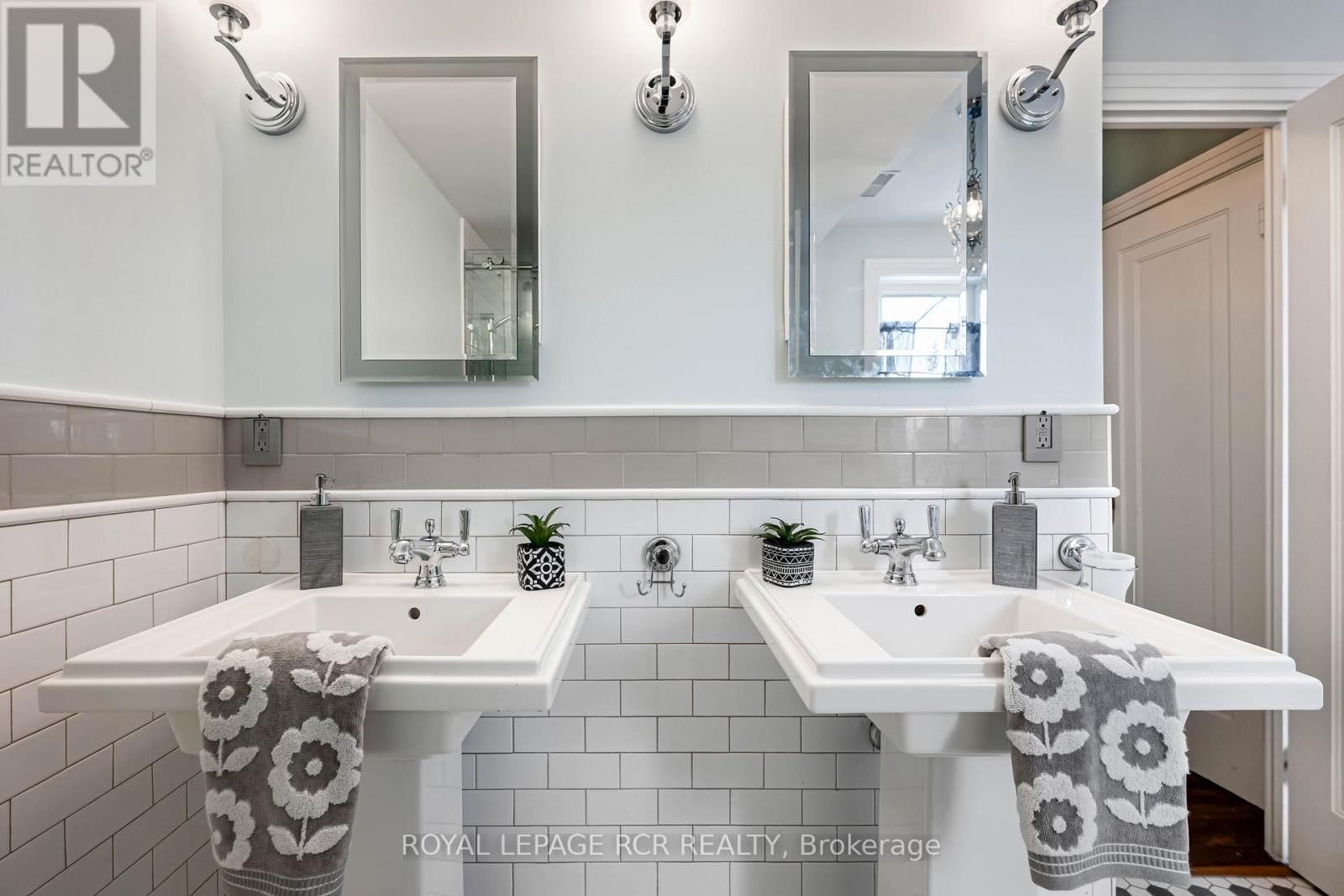 17 FIRST AVENUE Image 33