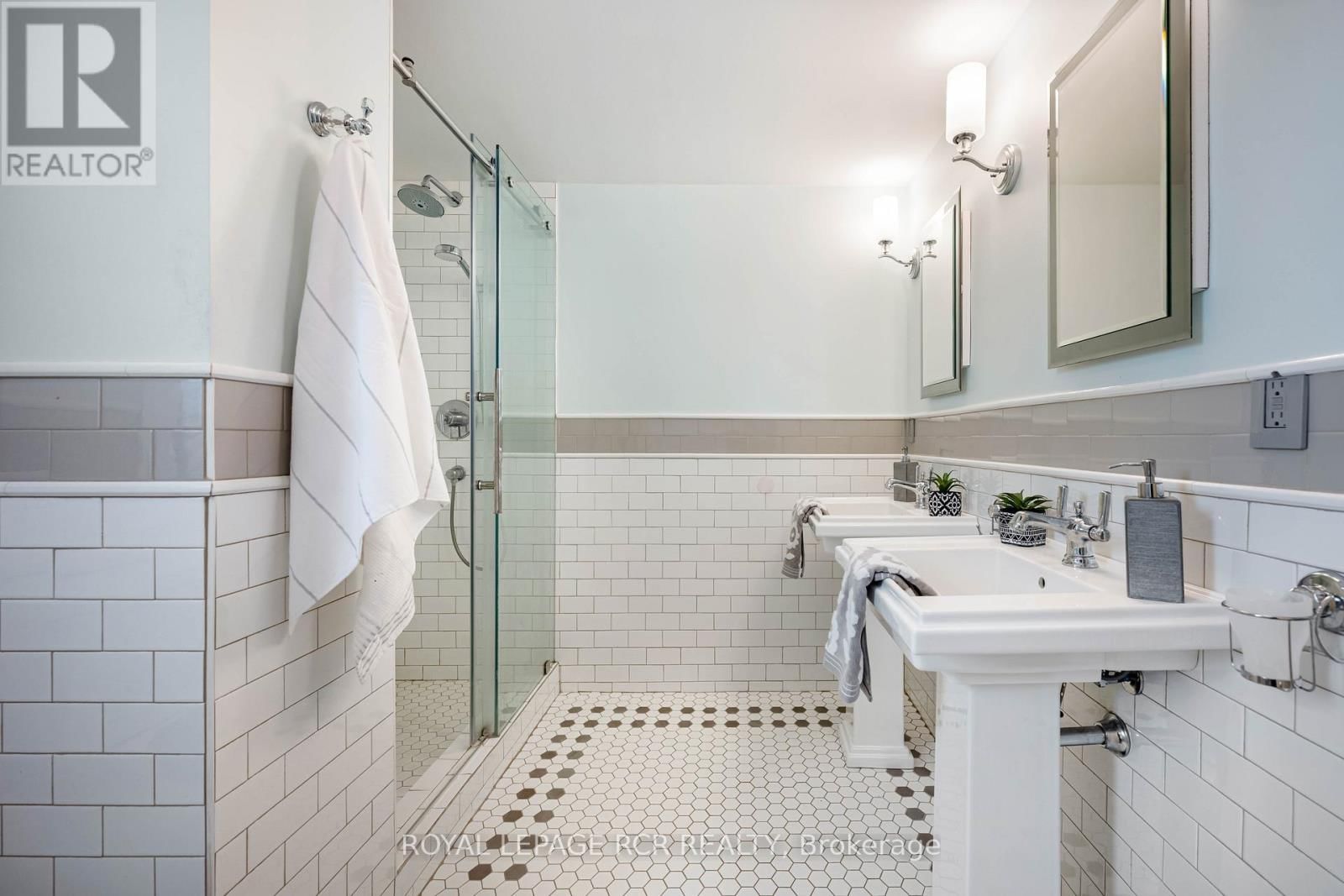 17 FIRST AVENUE Image 34