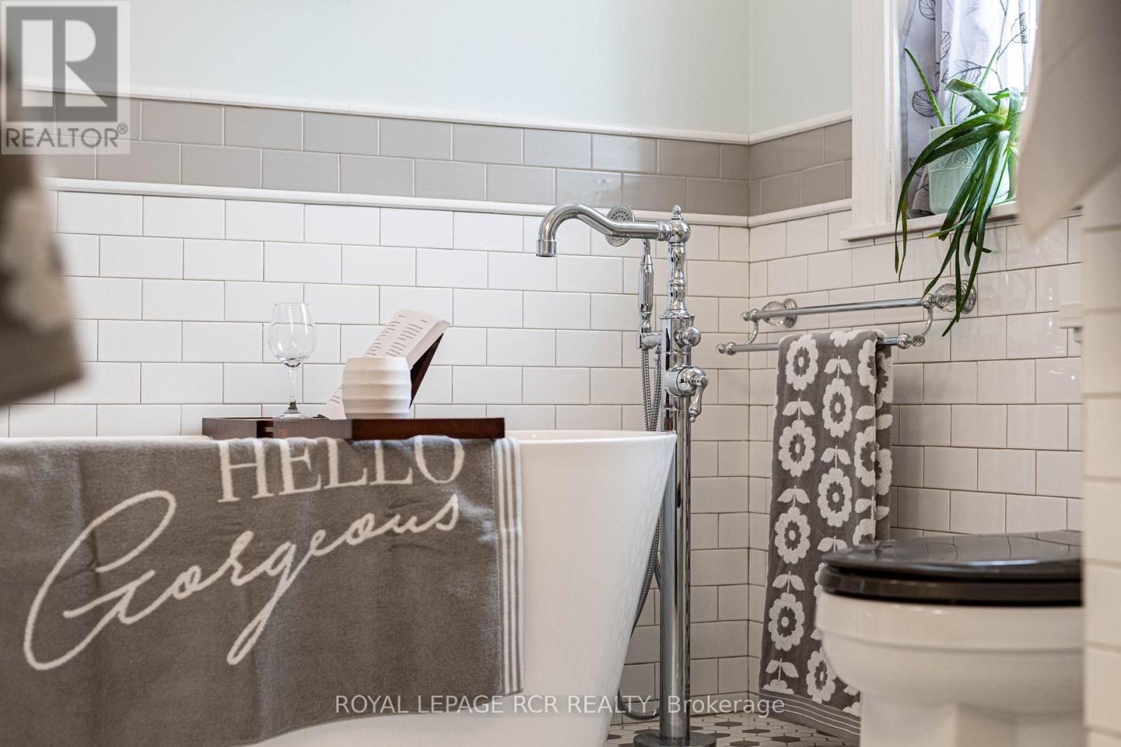 17 FIRST AVENUE Image 35