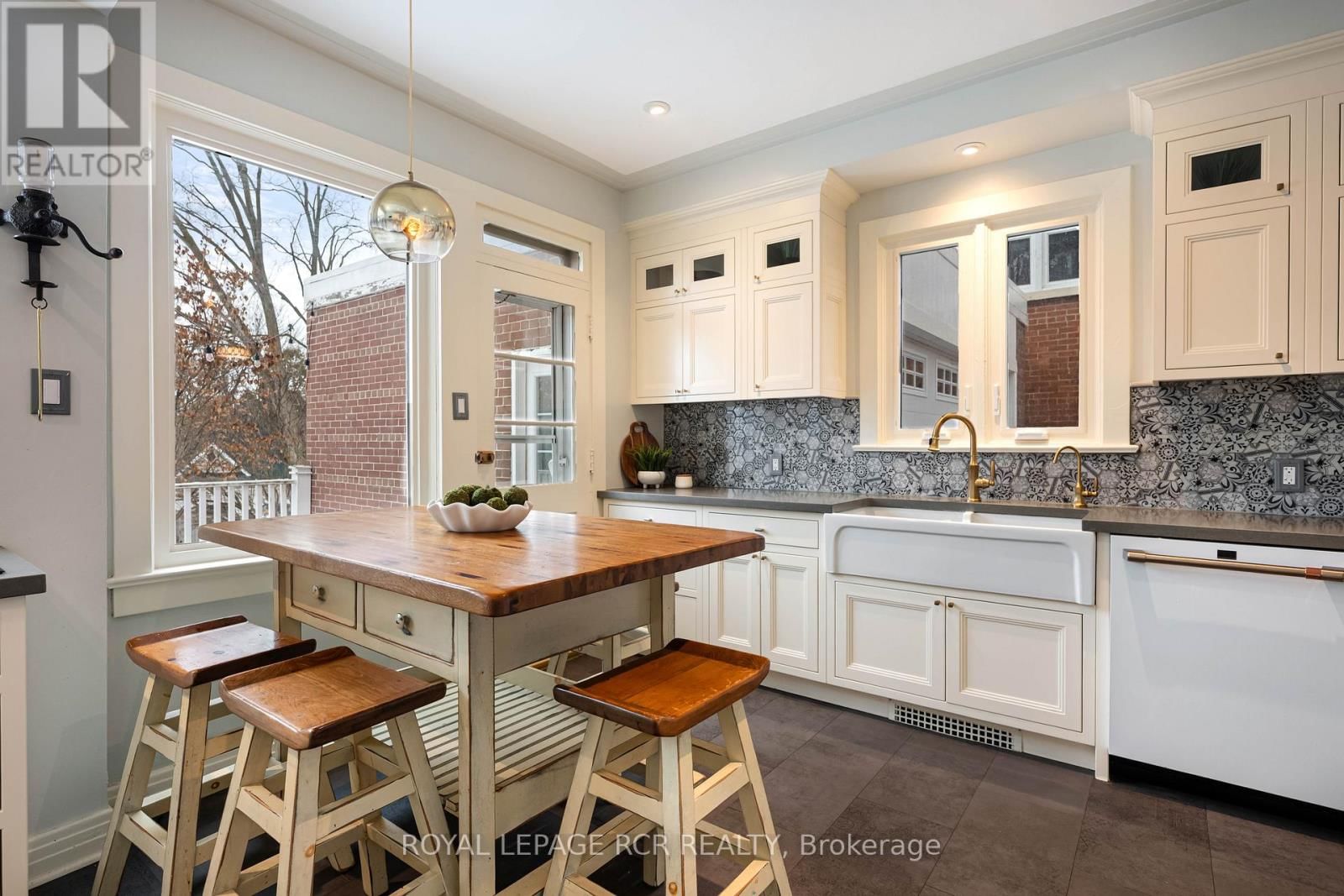 17 FIRST AVENUE Image 6