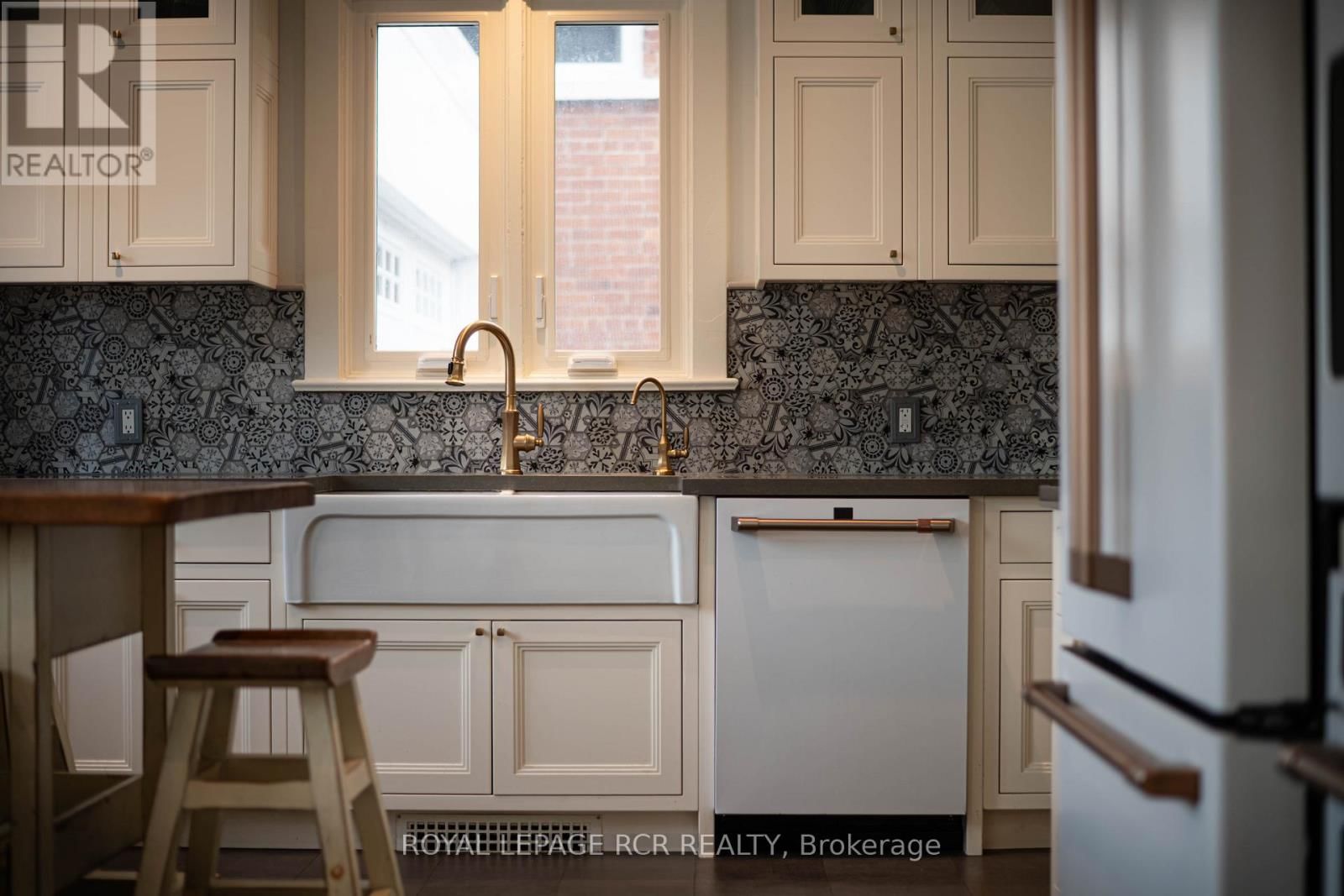 17 FIRST AVENUE Image 7