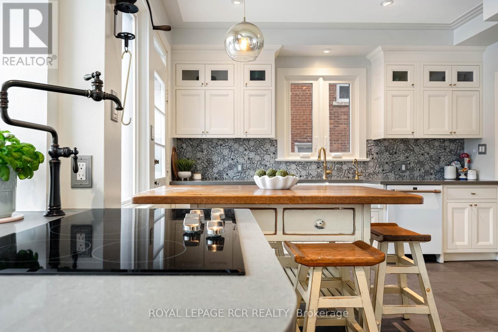 17 FIRST AVENUE Image 9