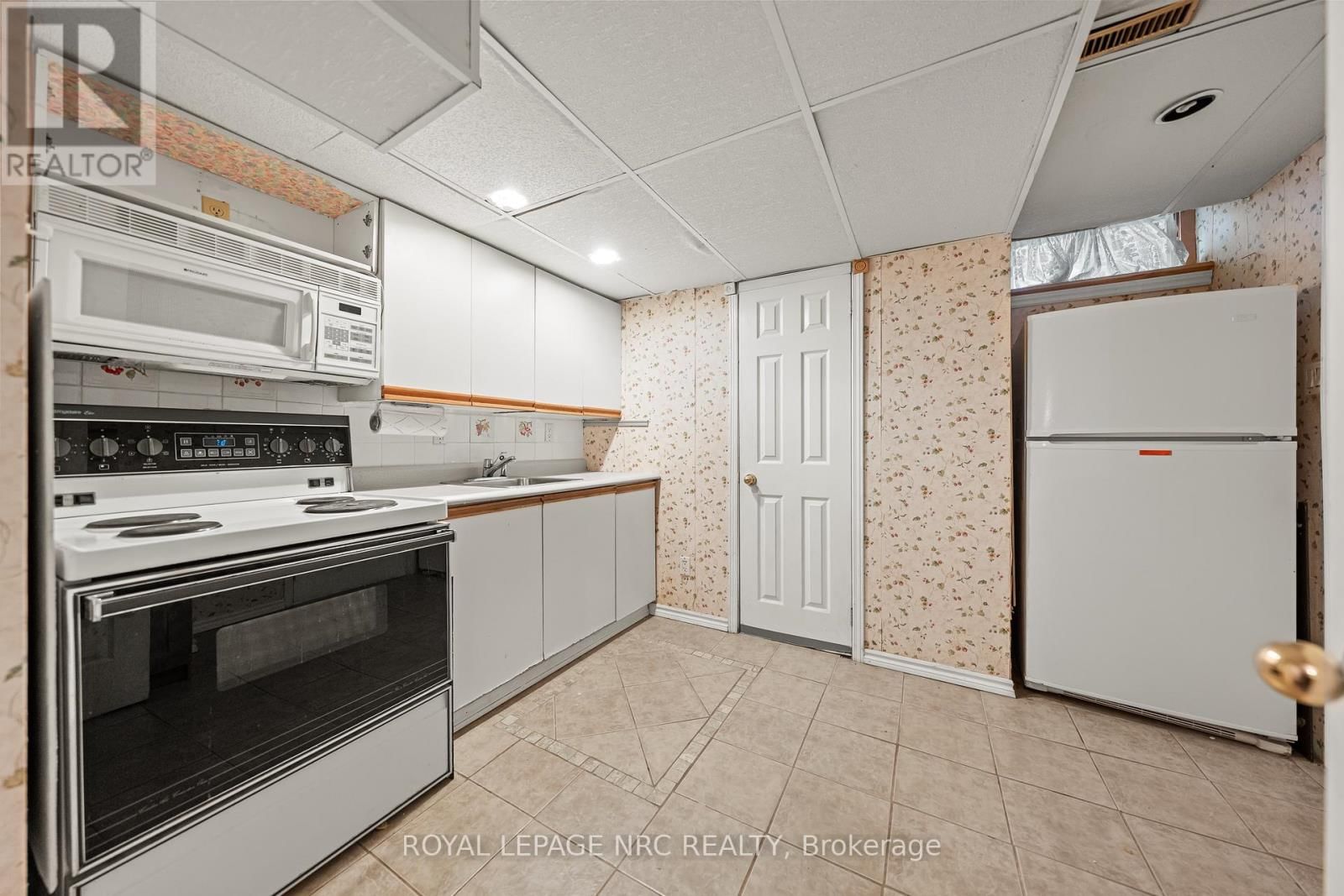 2133 GRAND BOULEVARD Image 40