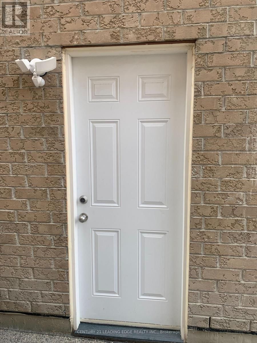 70 CAMPWOOD CRESCENT Image 12