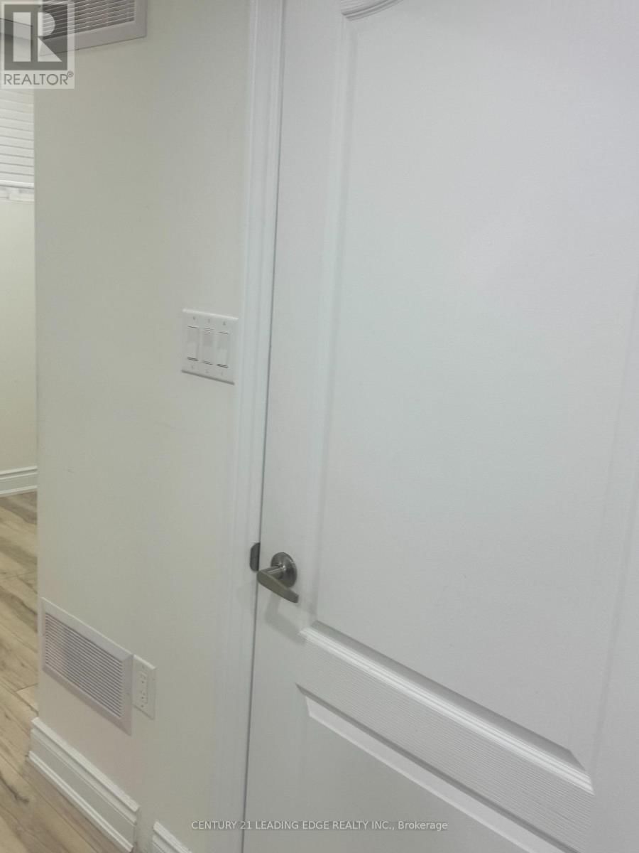 70 CAMPWOOD CRESCENT Image 3