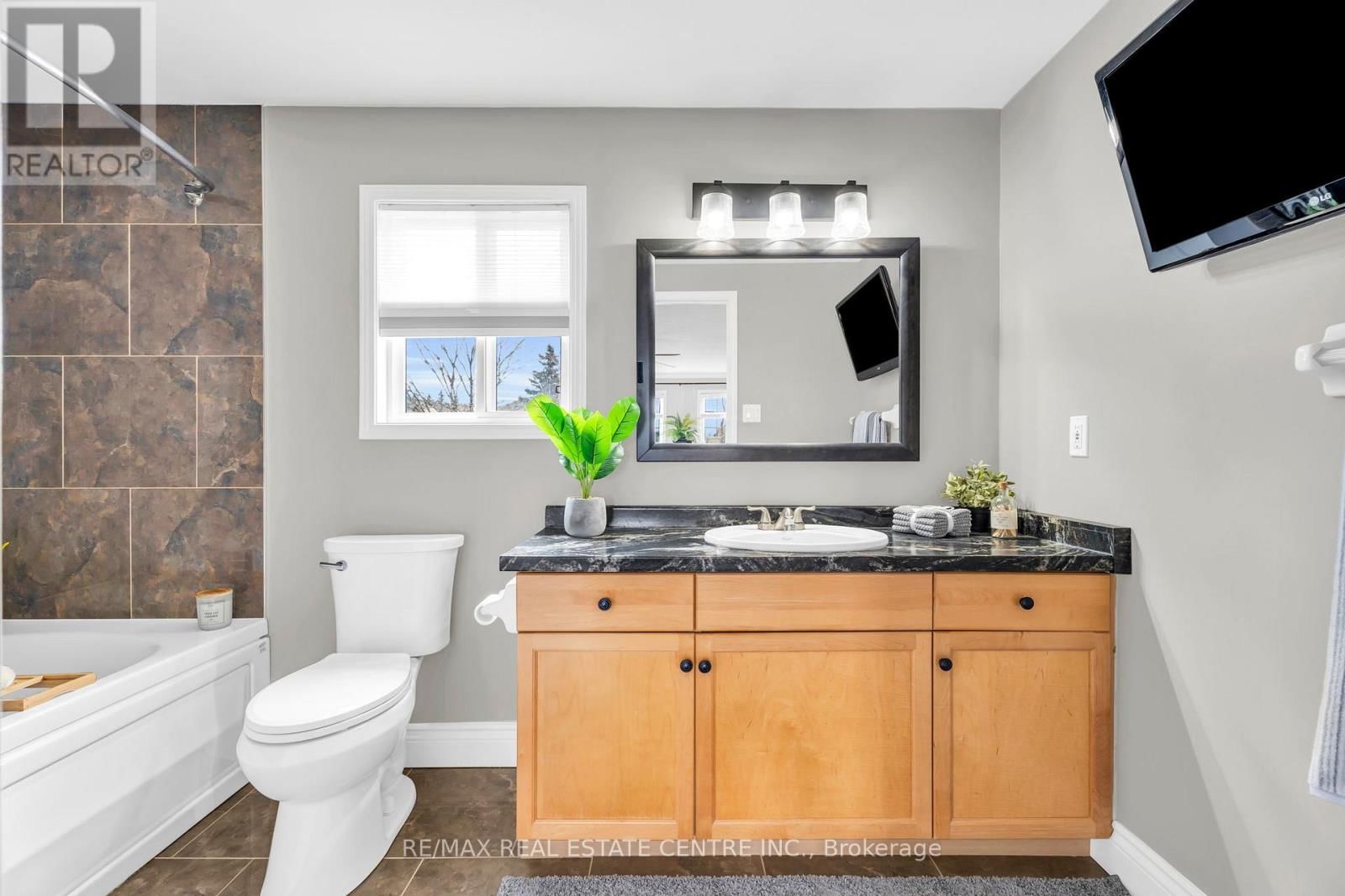 11 CHAPMAN ROAD Image 21