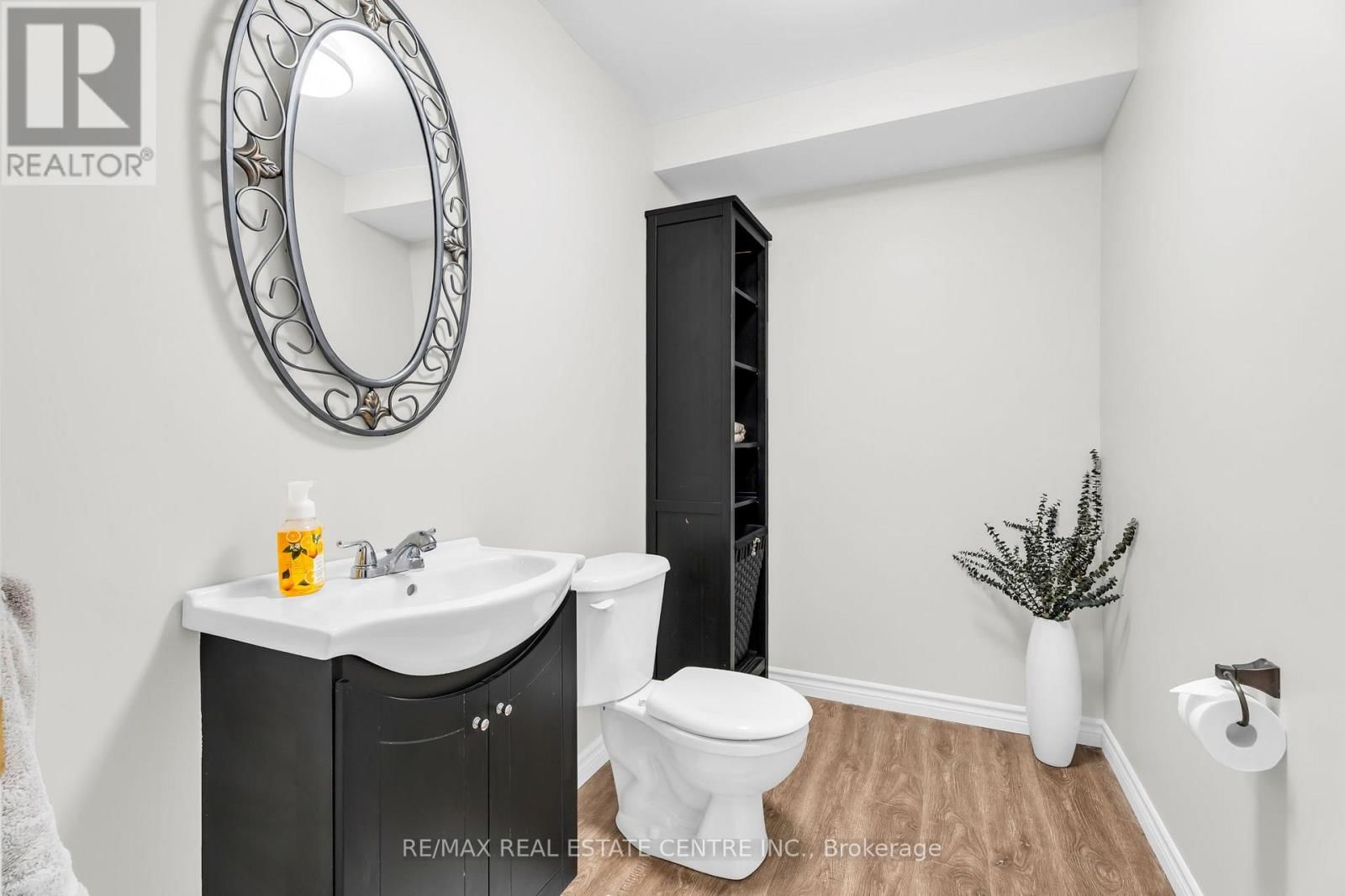 11 CHAPMAN ROAD Image 34