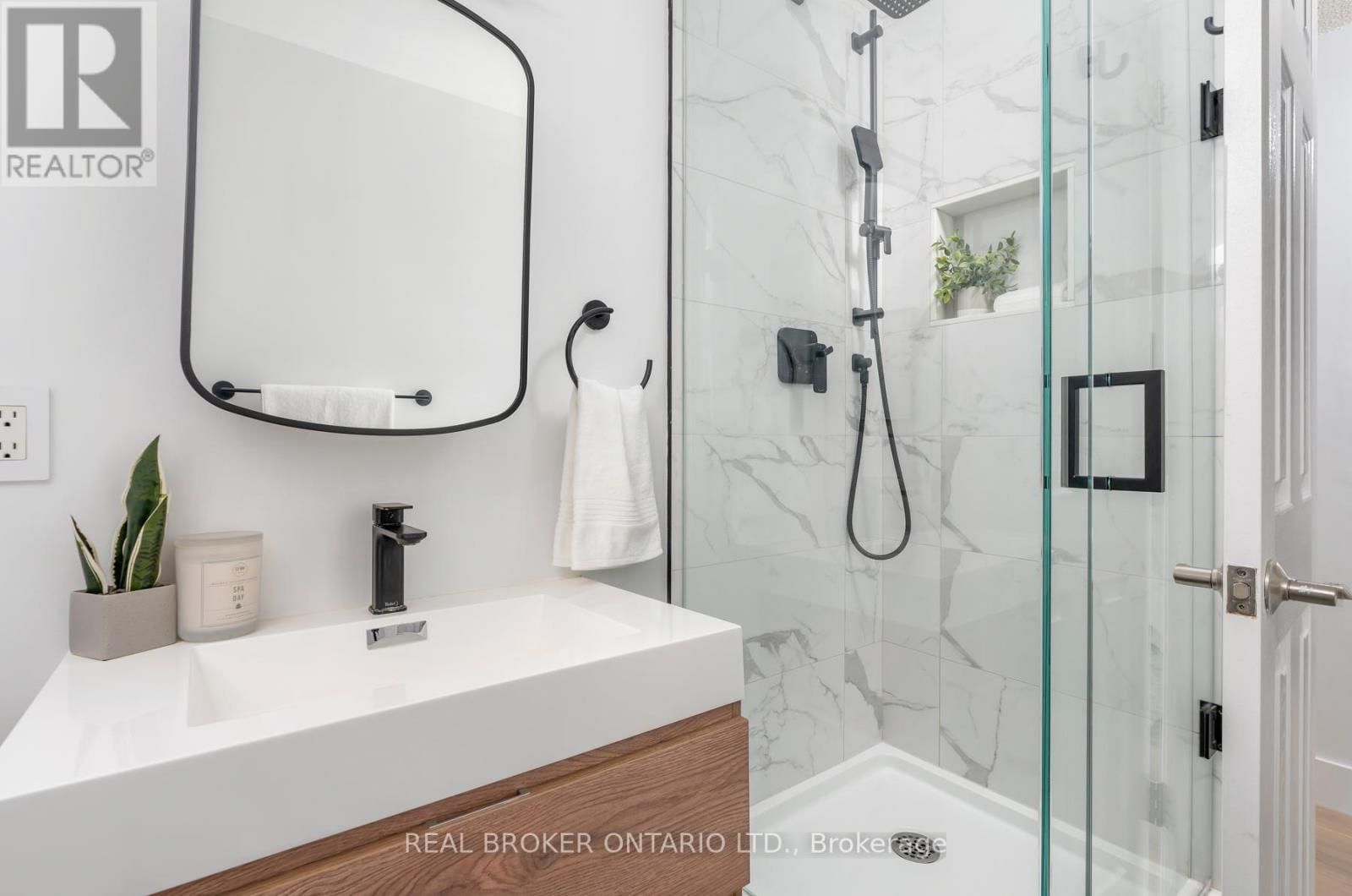 1601 - 3845 LAKE SHORE BOULEVARD WEST Image 19