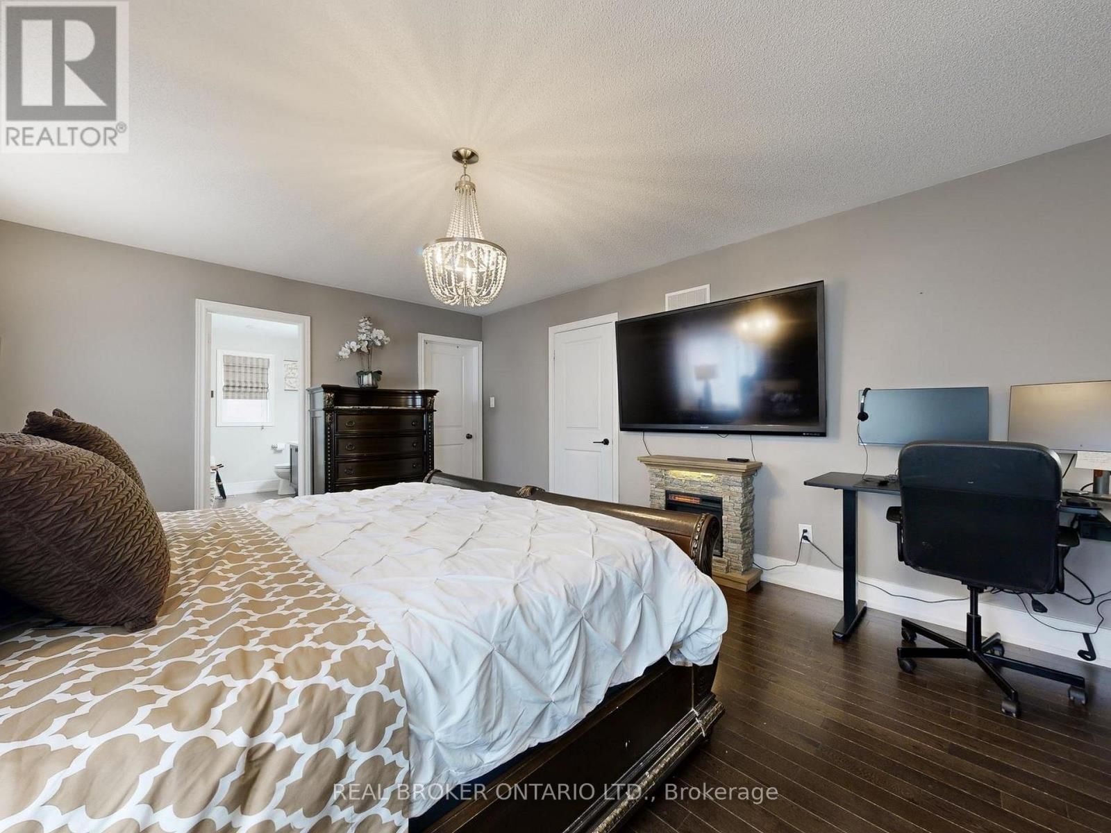 65 PAISLEY GREEN AVENUE Image 18