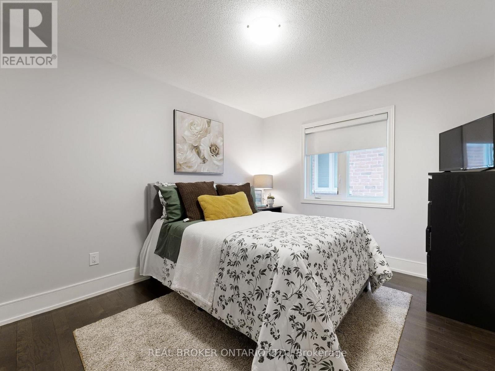 65 PAISLEY GREEN AVENUE Image 23