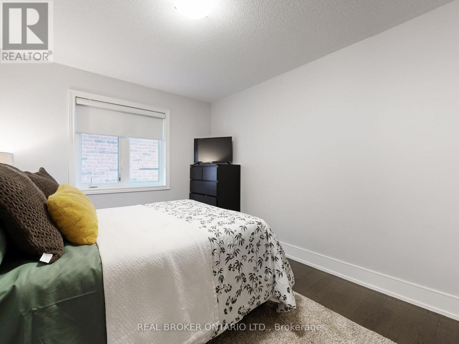 65 PAISLEY GREEN AVENUE Image 24