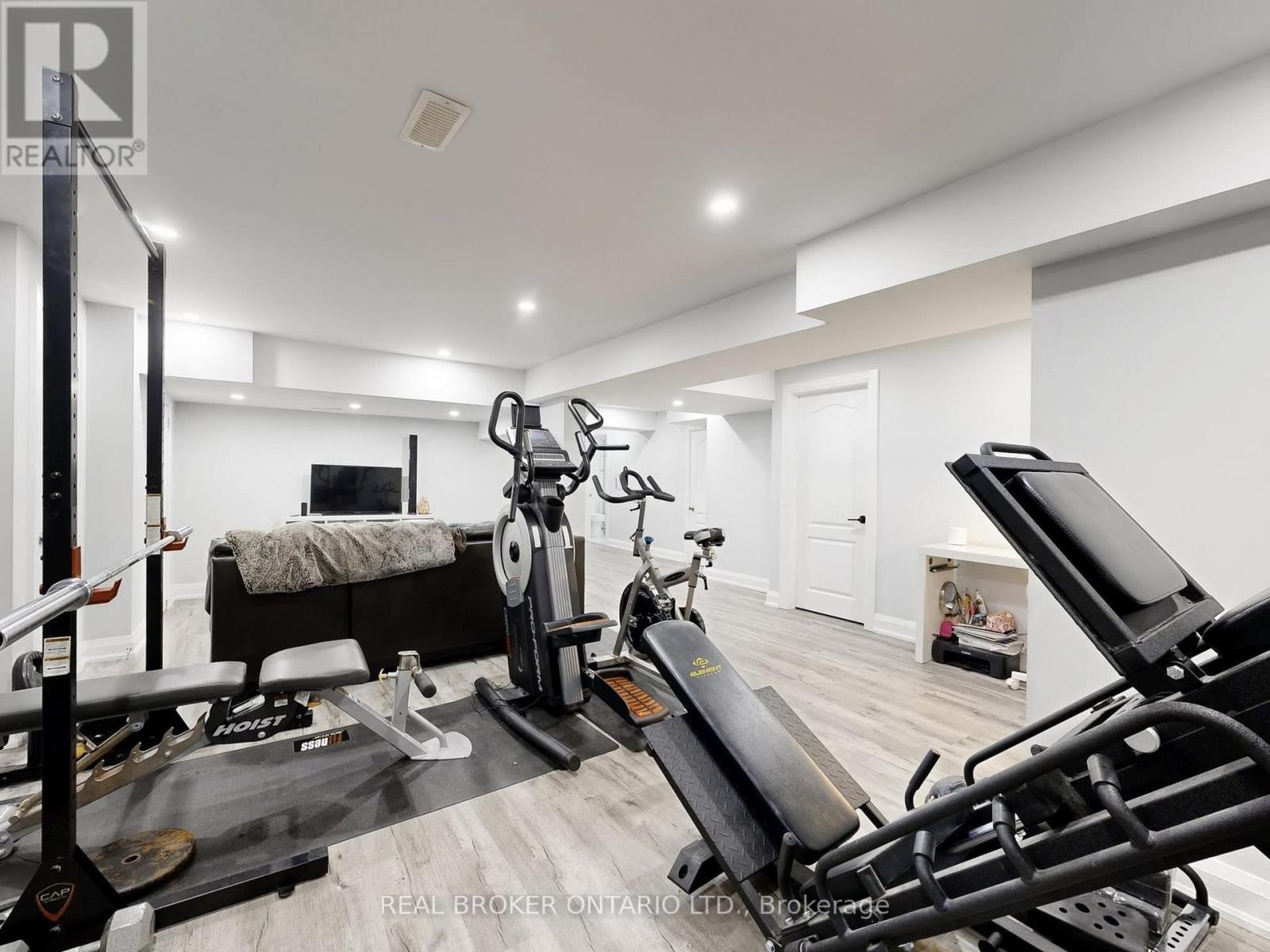 65 PAISLEY GREEN AVENUE Image 30