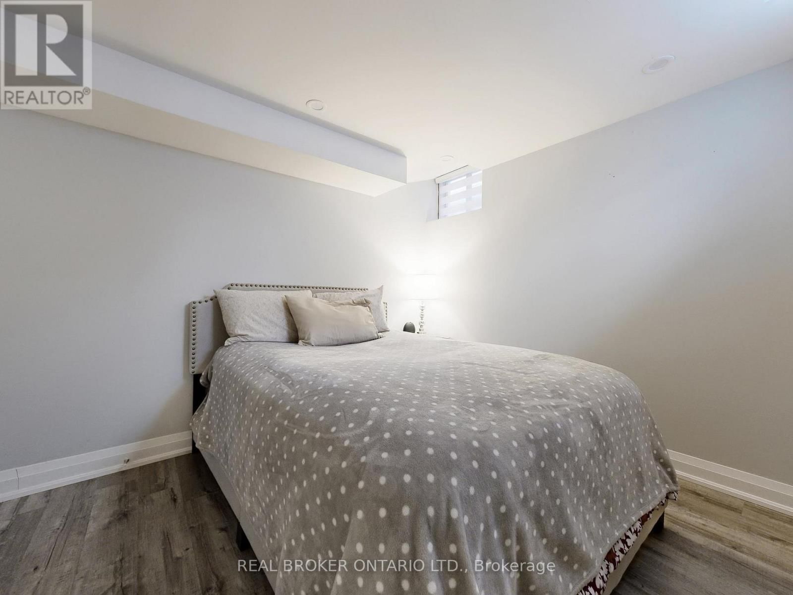 65 PAISLEY GREEN AVENUE Image 31