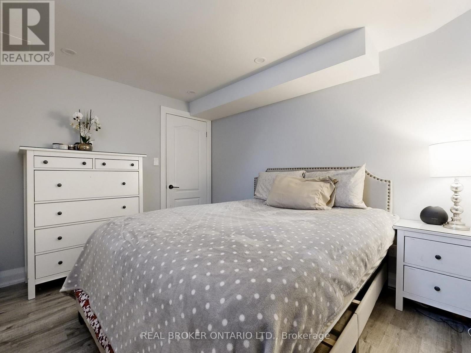 65 PAISLEY GREEN AVENUE Image 32