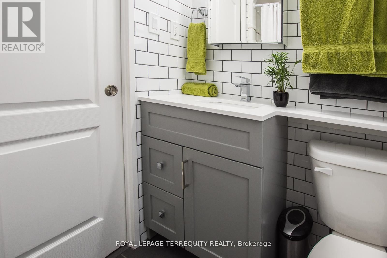 5 ACORN AVENUE Image 12