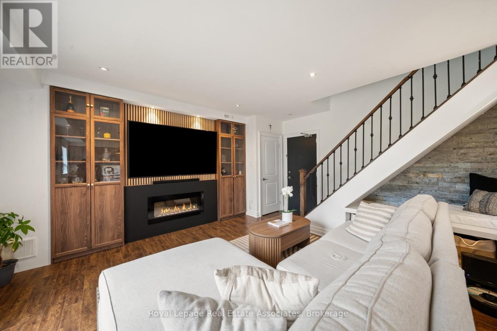 4 - 469 CLARIDGE ROAD Image 2