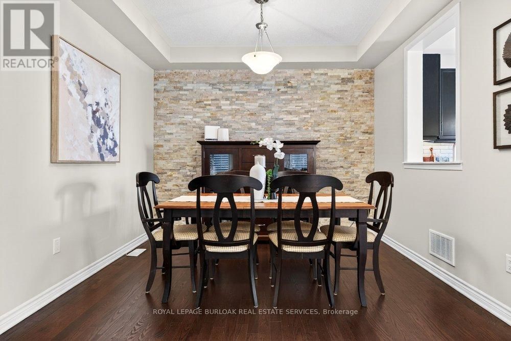 446 GREY LANDING Image 11