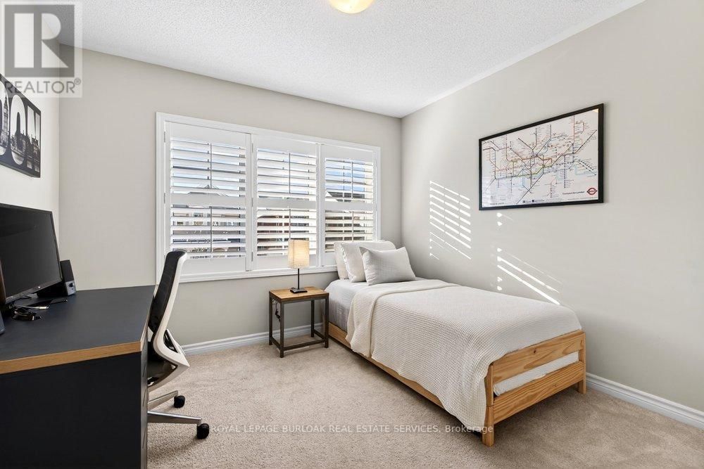 446 GREY LANDING Image 32