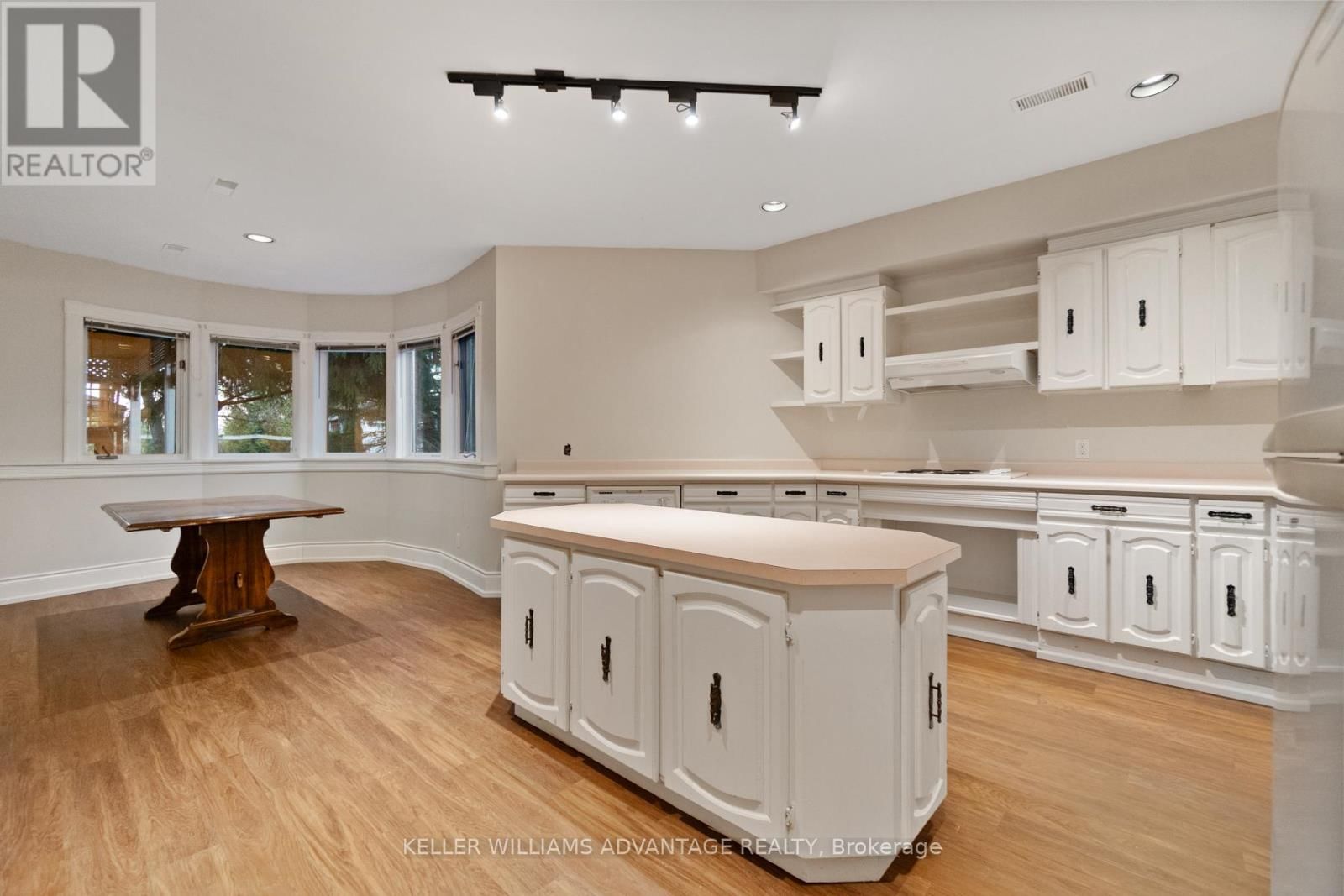 3100 30 SIDE ROAD Image 35