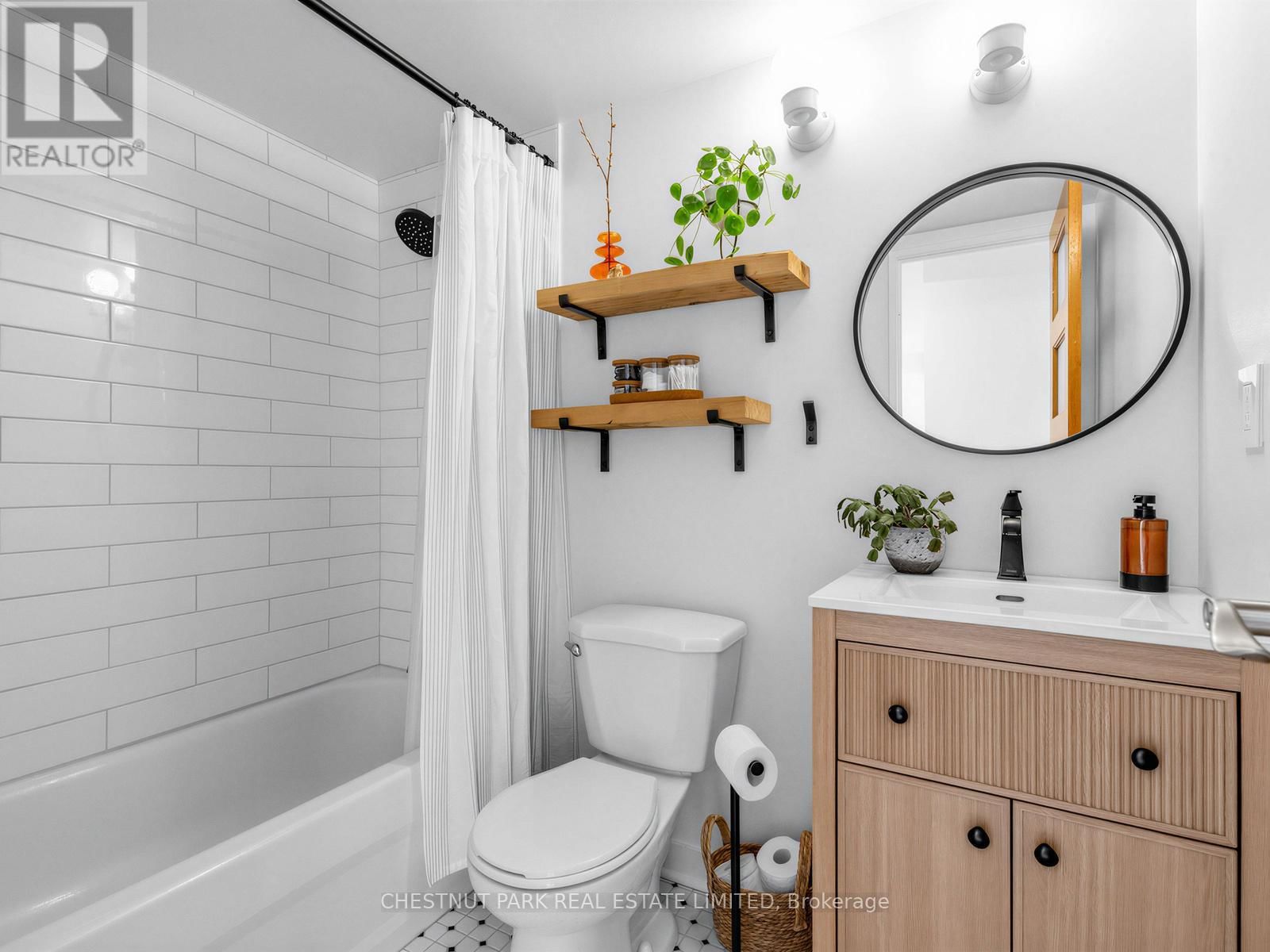 1210 - 541 BLACKTHORN AVENUE Image 18