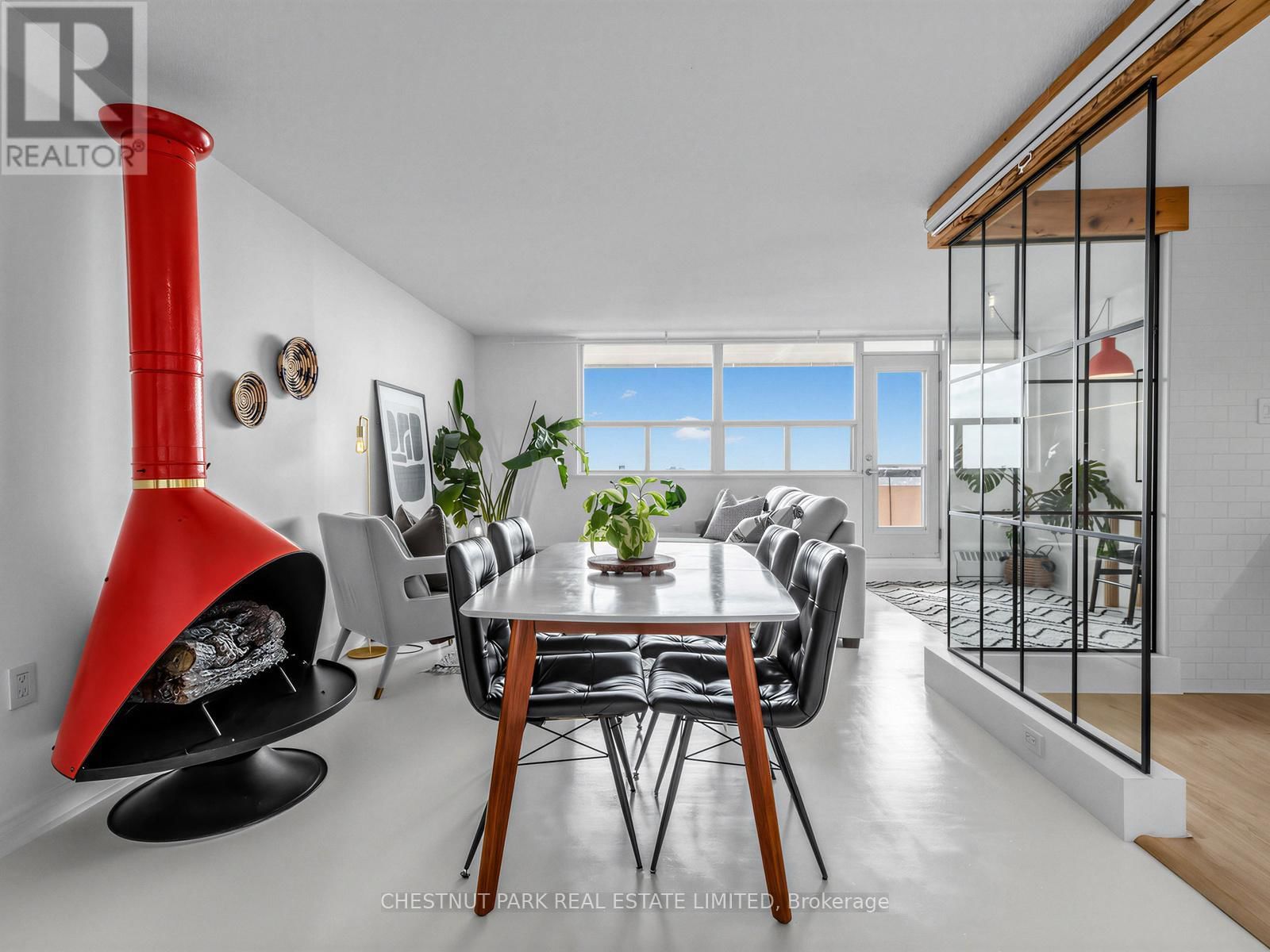 1210 - 541 BLACKTHORN AVENUE Image 3