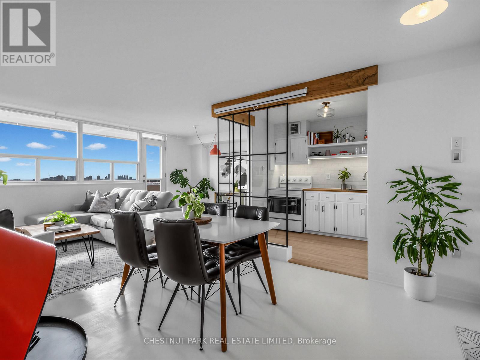 1210 - 541 BLACKTHORN AVENUE Image 4