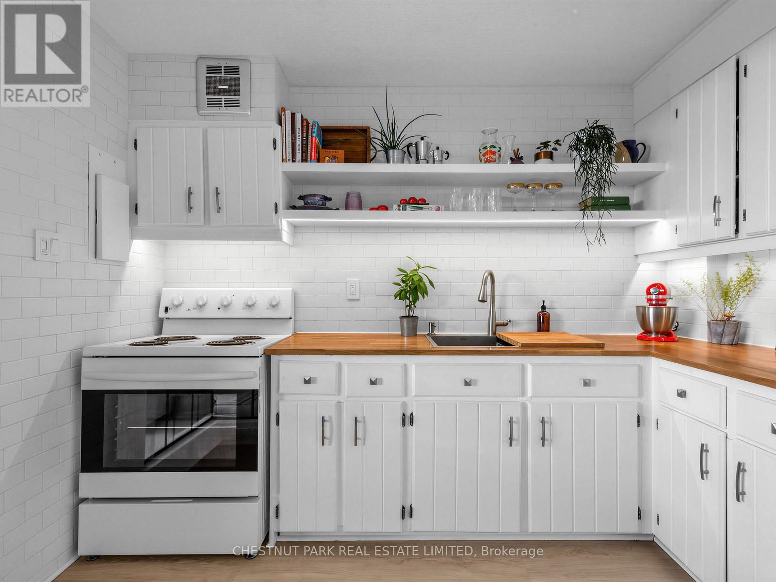 1210 - 541 BLACKTHORN AVENUE Image 8