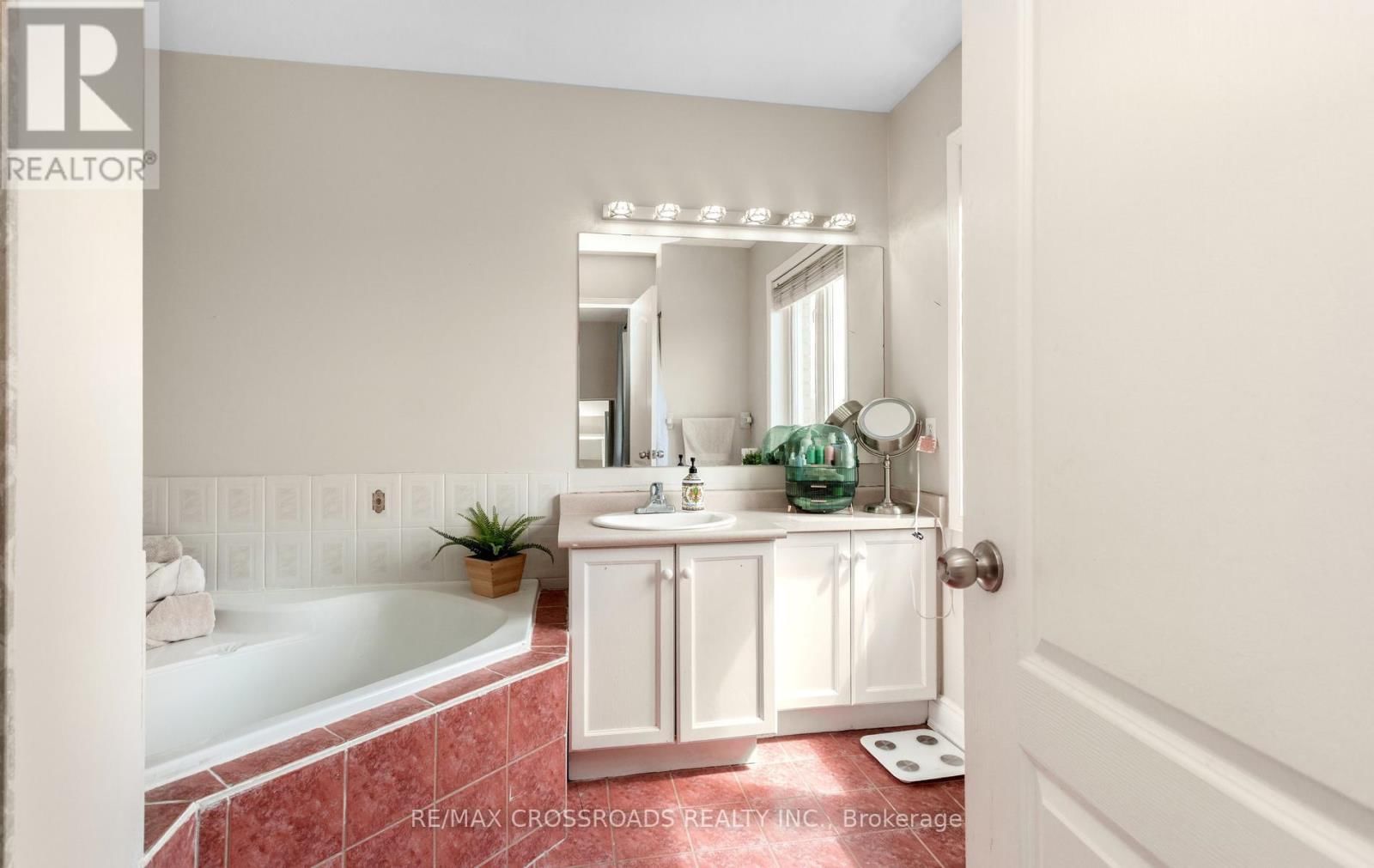 21 CEDARVALLEY BOULEVARD Image 24