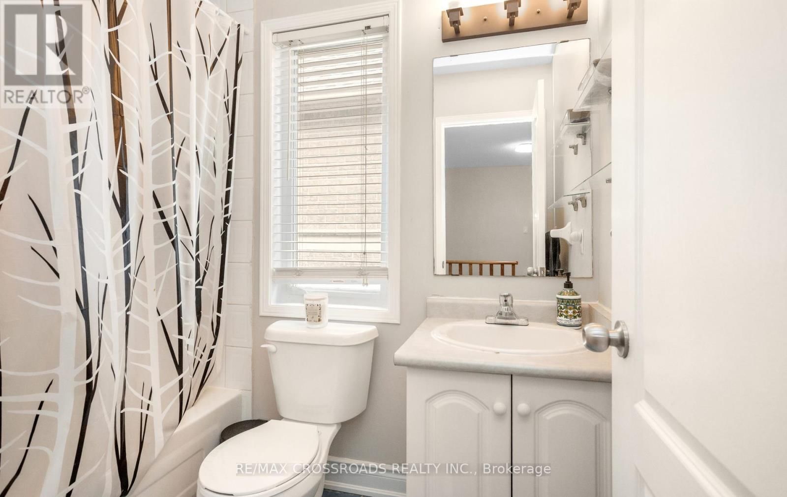 21 CEDARVALLEY BOULEVARD Image 32