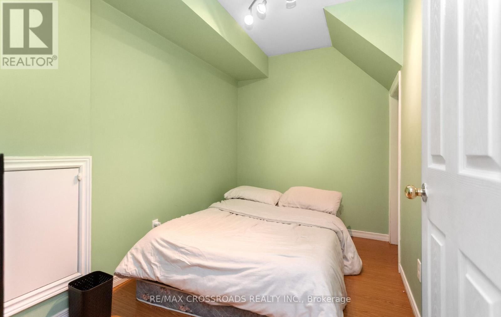 21 CEDARVALLEY BOULEVARD Image 39