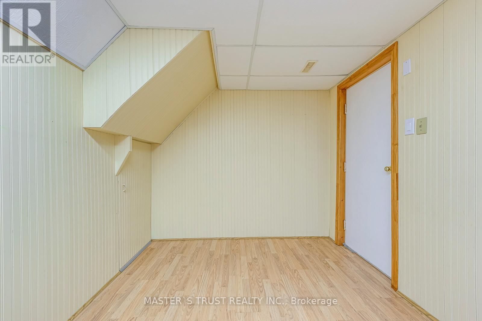 6411 CHAUMONT CRESCENT Image 31