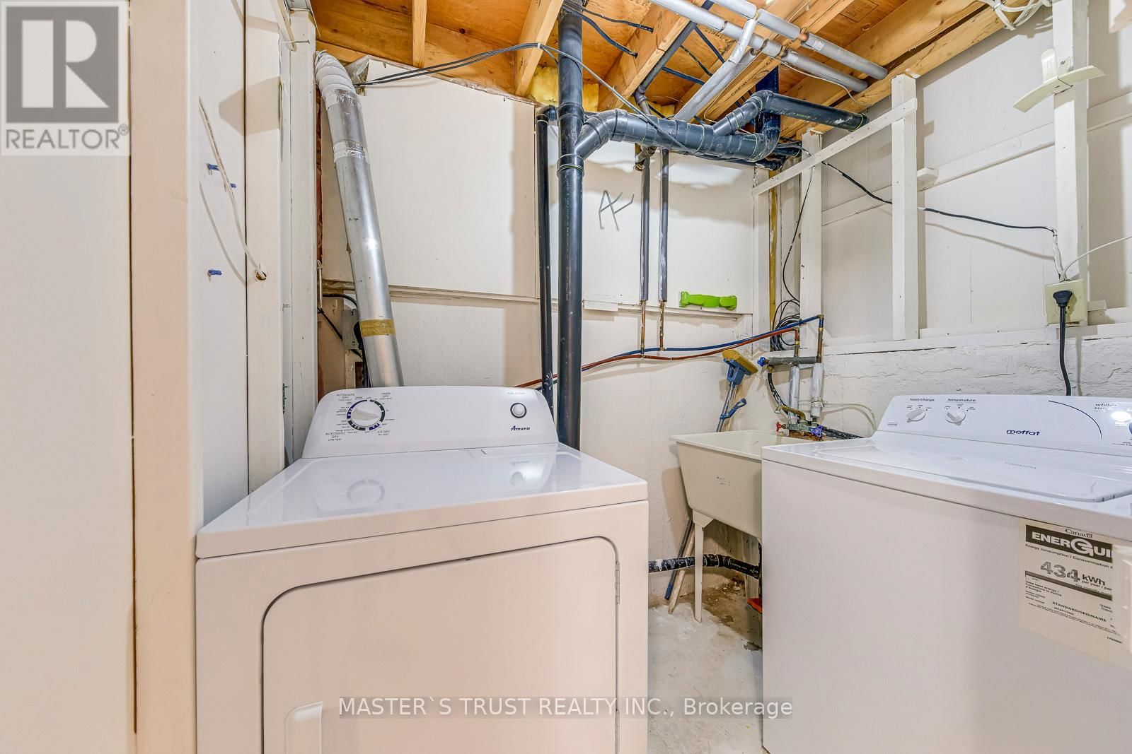 6411 CHAUMONT CRESCENT Image 39