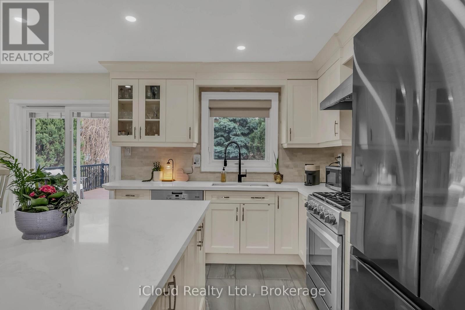 1370 PICKWICK DRIVE Image 10