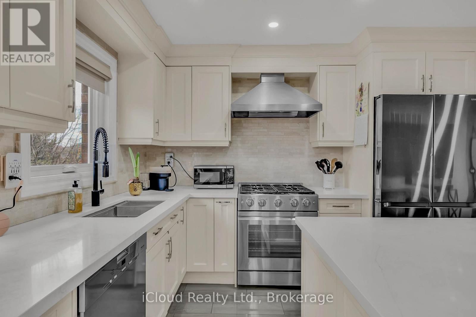 1370 PICKWICK DRIVE Image 11