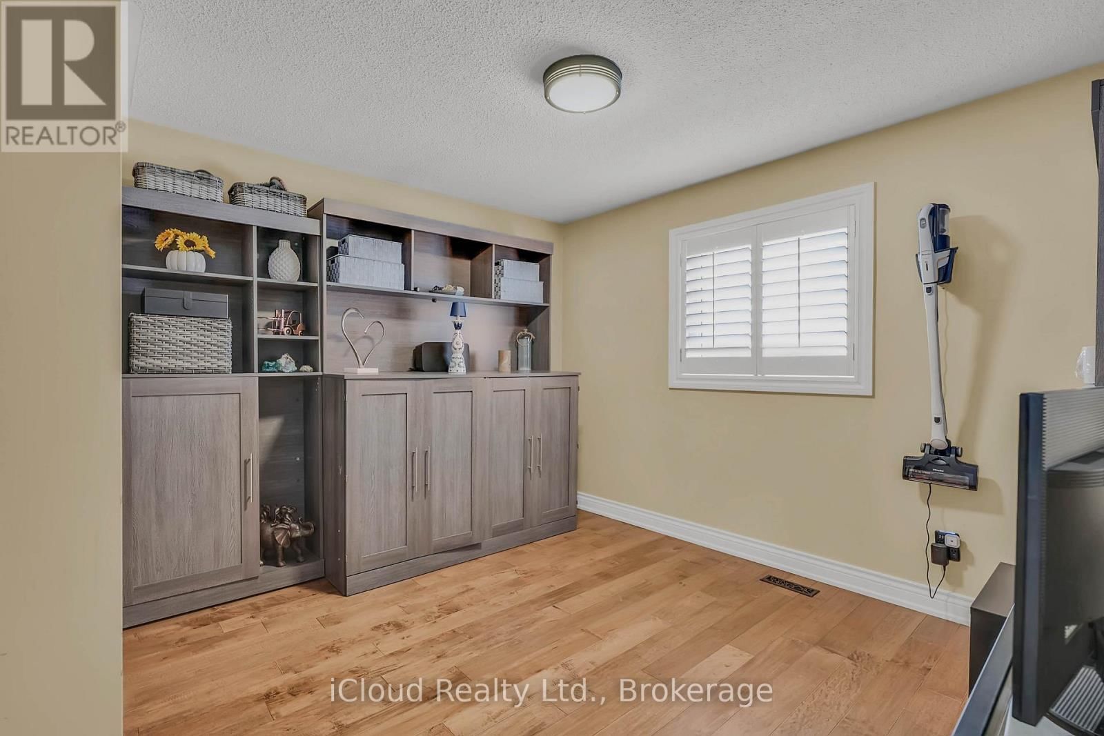 1370 PICKWICK DRIVE Image 16