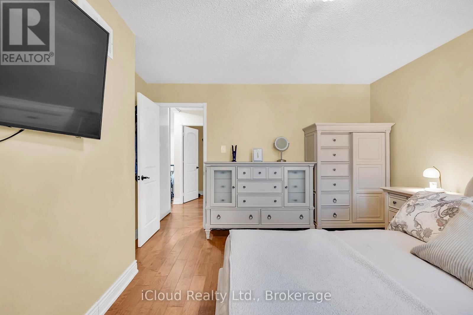 1370 PICKWICK DRIVE Image 17