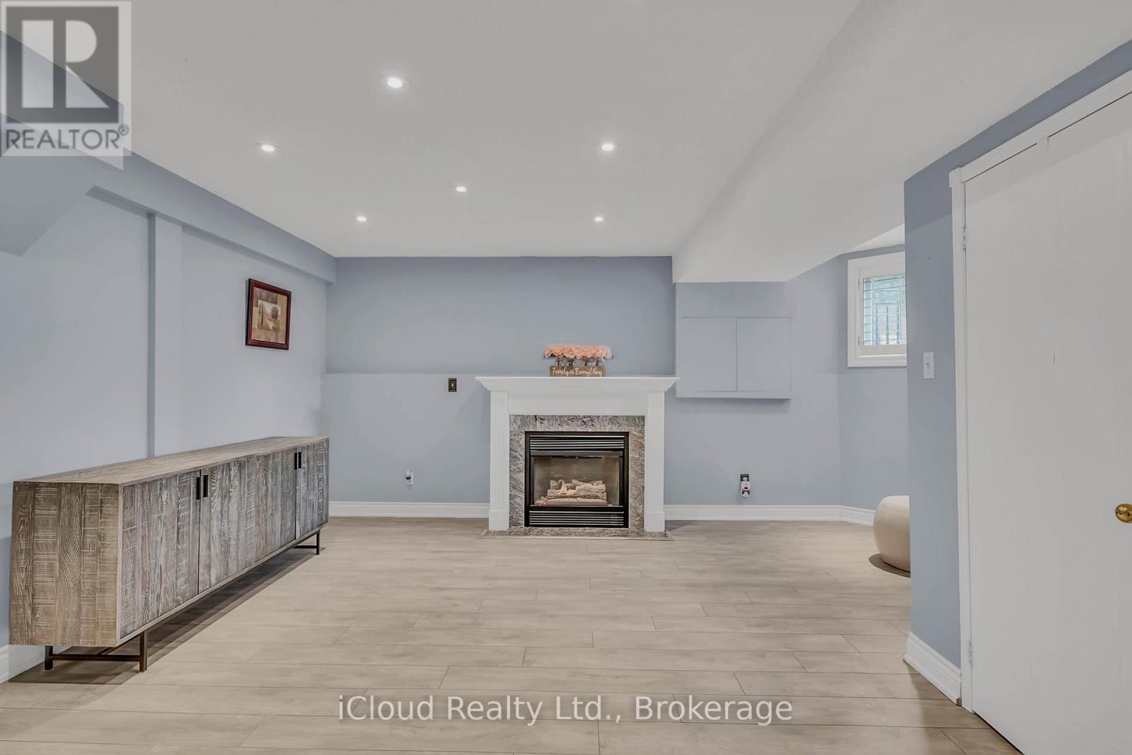 1370 PICKWICK DRIVE Image 21