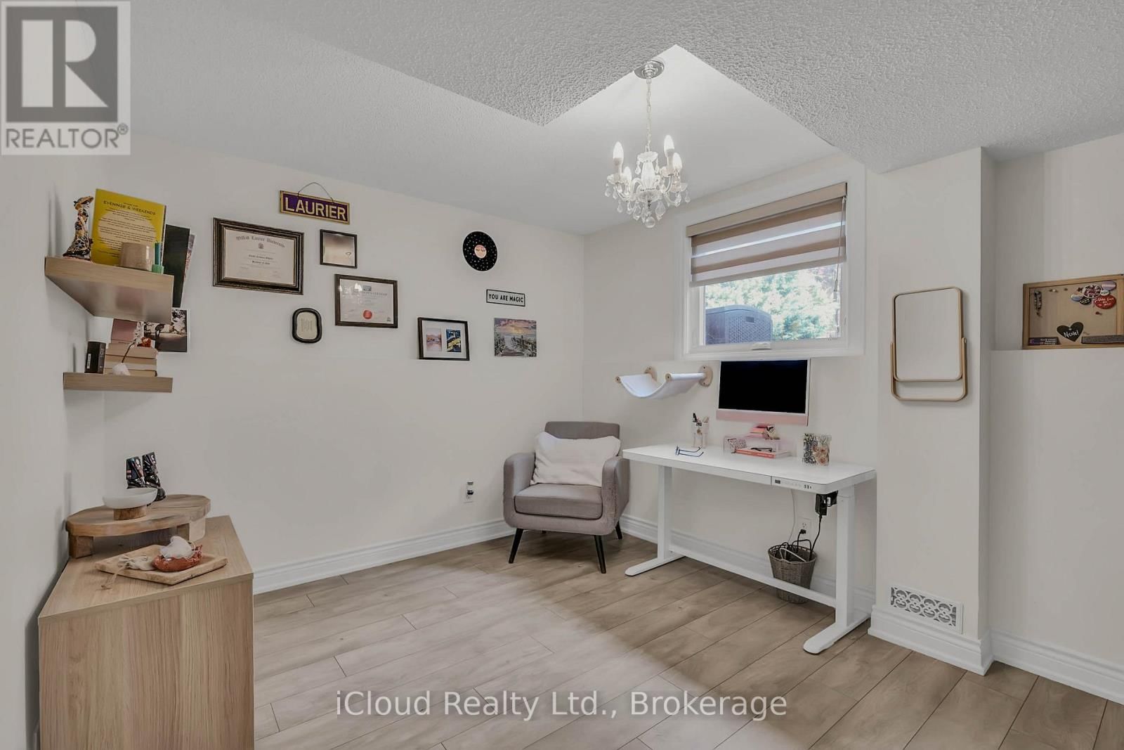 1370 PICKWICK DRIVE Image 23