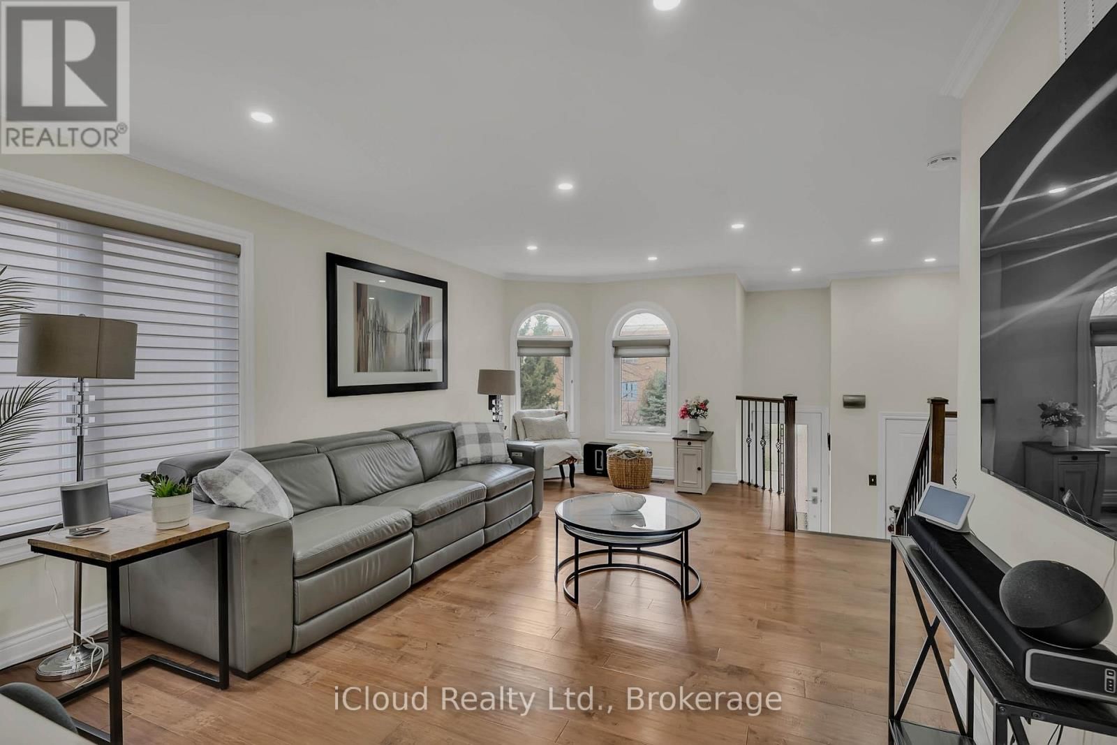 1370 PICKWICK DRIVE Image 4