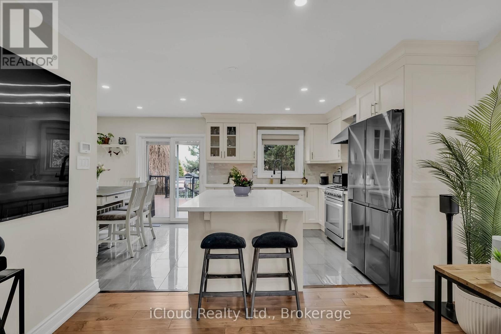 1370 PICKWICK DRIVE Image 7