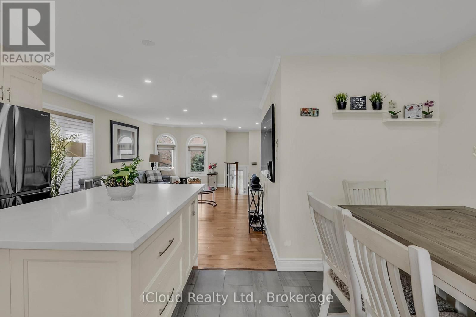 1370 PICKWICK DRIVE Image 8